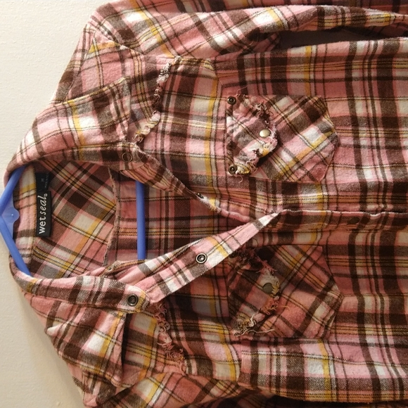 Pink plaid shirt - Picture 2 of 5